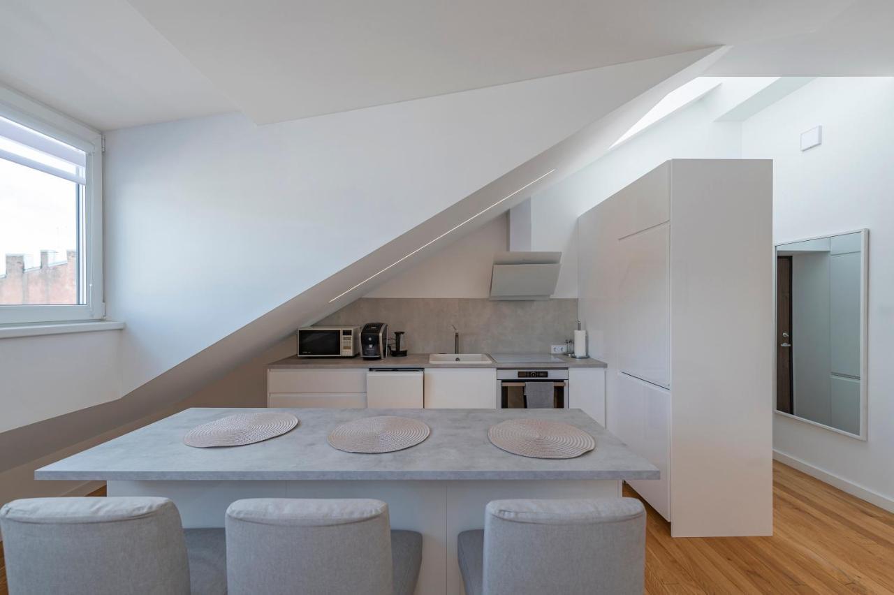 White 1 Bd Old Town Apartment By Hostlovers Kaunas Buitenkant foto
