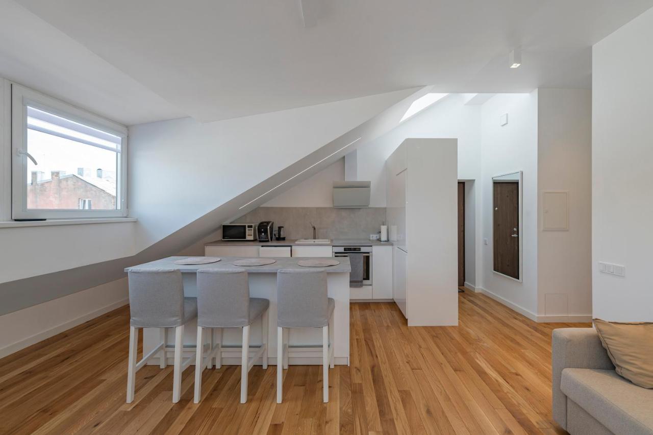 White 1 Bd Old Town Apartment By Hostlovers Kaunas Buitenkant foto
